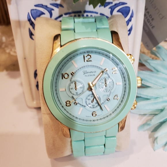 Geneva Platinum Accessories - VINTAGE GENEVA PLATINUM JAPANESE MOVEMENT QUARTZ WATCH